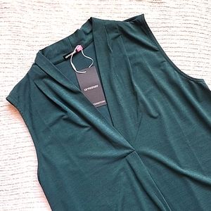 Le Confort Green V Neck Sleeveless Blouse. M. NWT